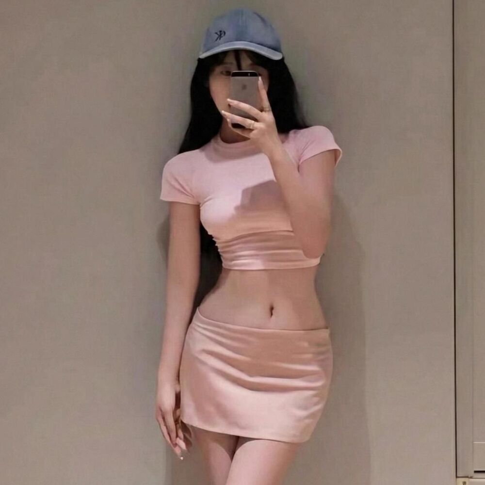 Korean Designer Women's Pink Skirt - Picture 4 of 7